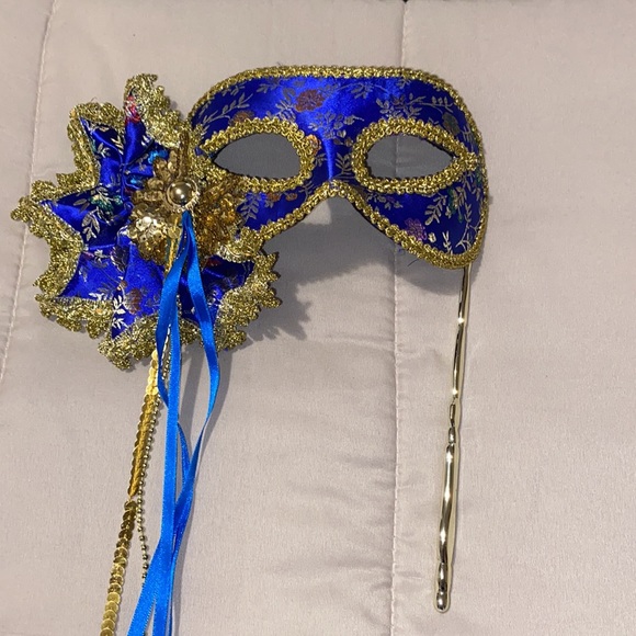 💙NWOT Venetian Masquerade Mask w/handle - Picture 2 of 8